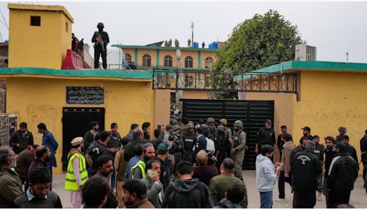 31 dead, 100+ Injured in Pakistan Mosque Bombing