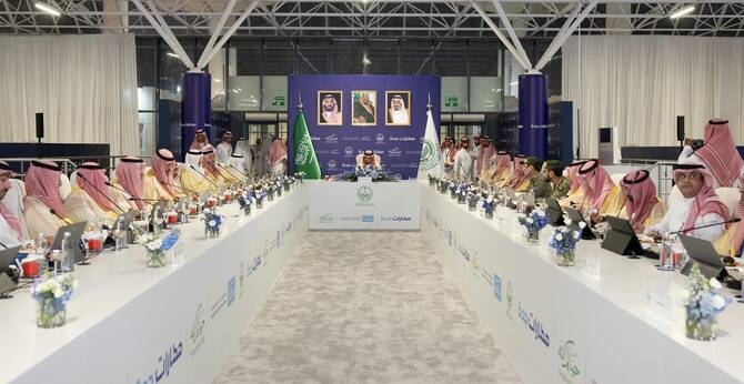 Prince Saud Reviews Hajj Readiness at Jeddah Airport